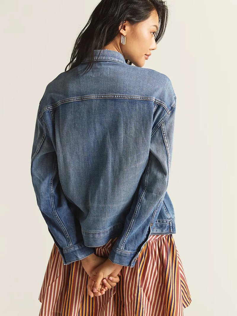 T.La Classic V-Neck Tee - Imagem 4